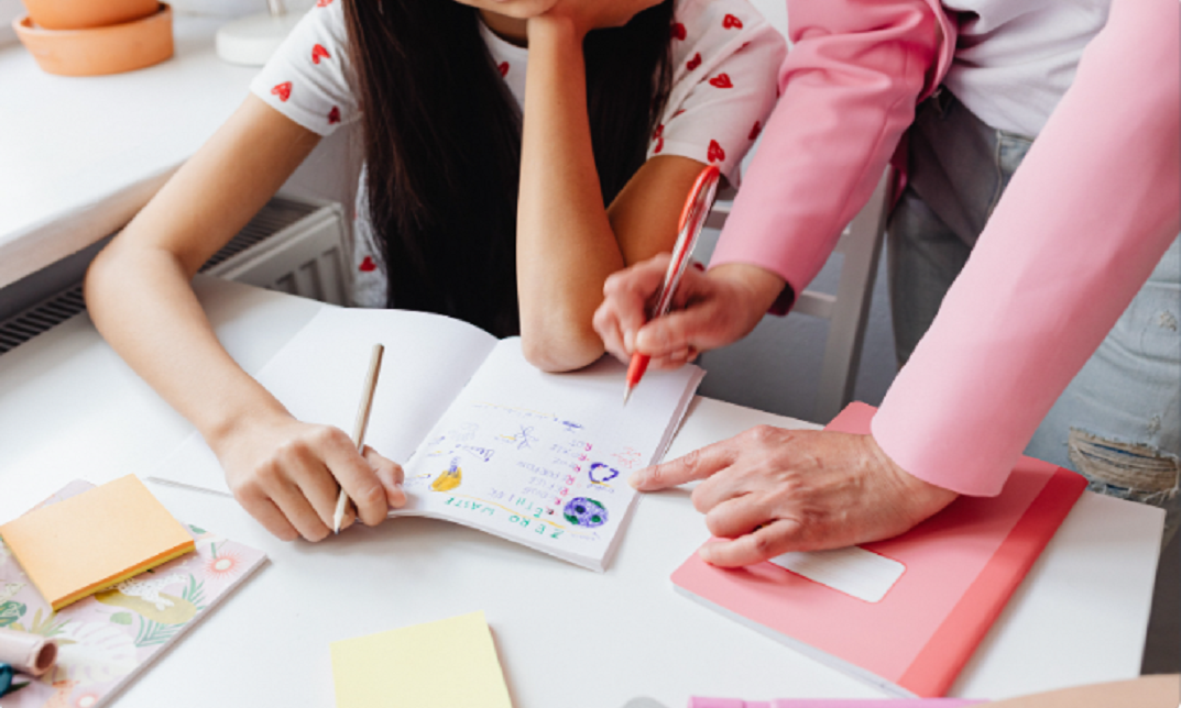 How to Become a Teaching Assistant UK