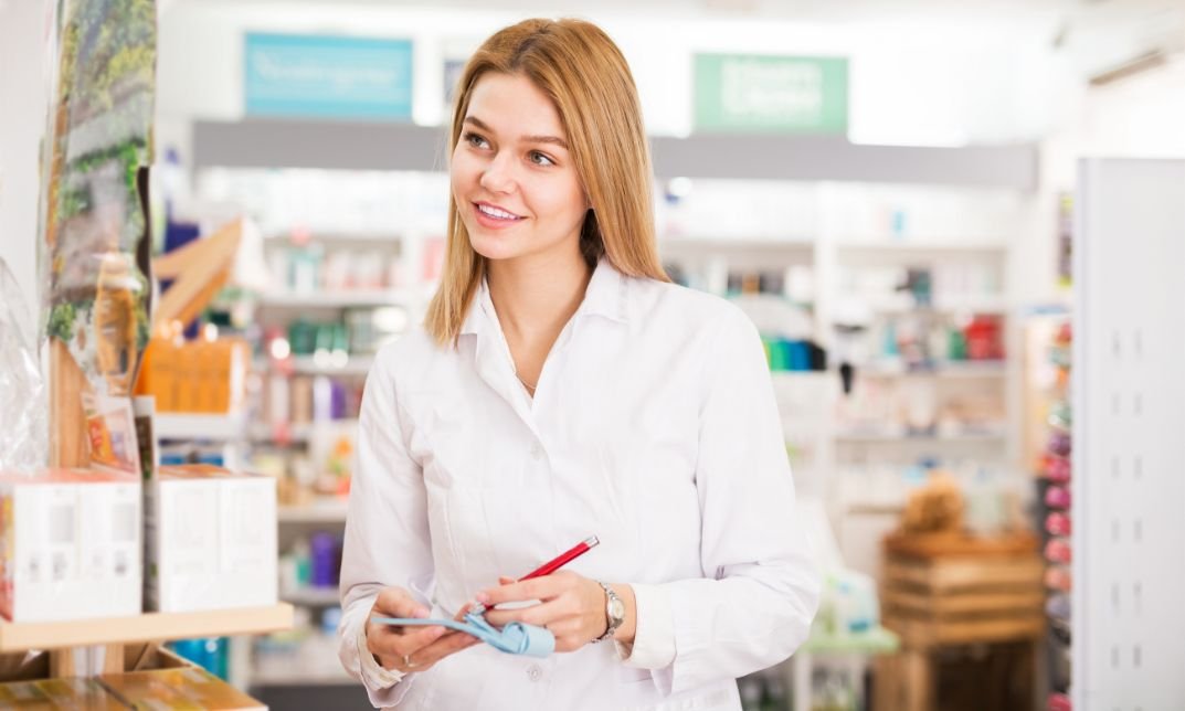 How Much Does a Pharmacy Technician Earn After Qualification?