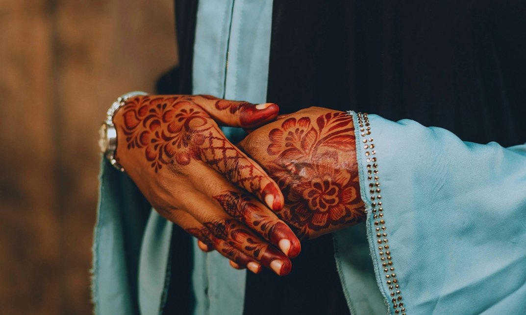 How long does natural henna paste last on skin