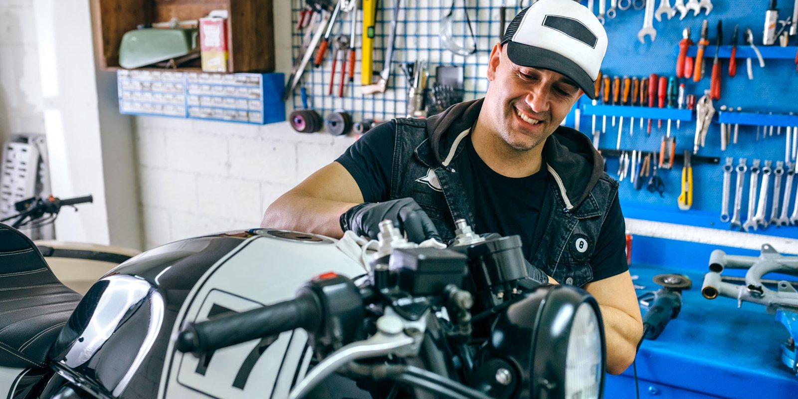 How To Become A Motorcycle Mechanic Wise Campus