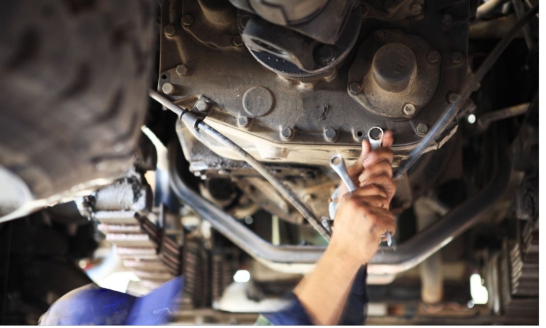 What Does an HGV Mechanic Do