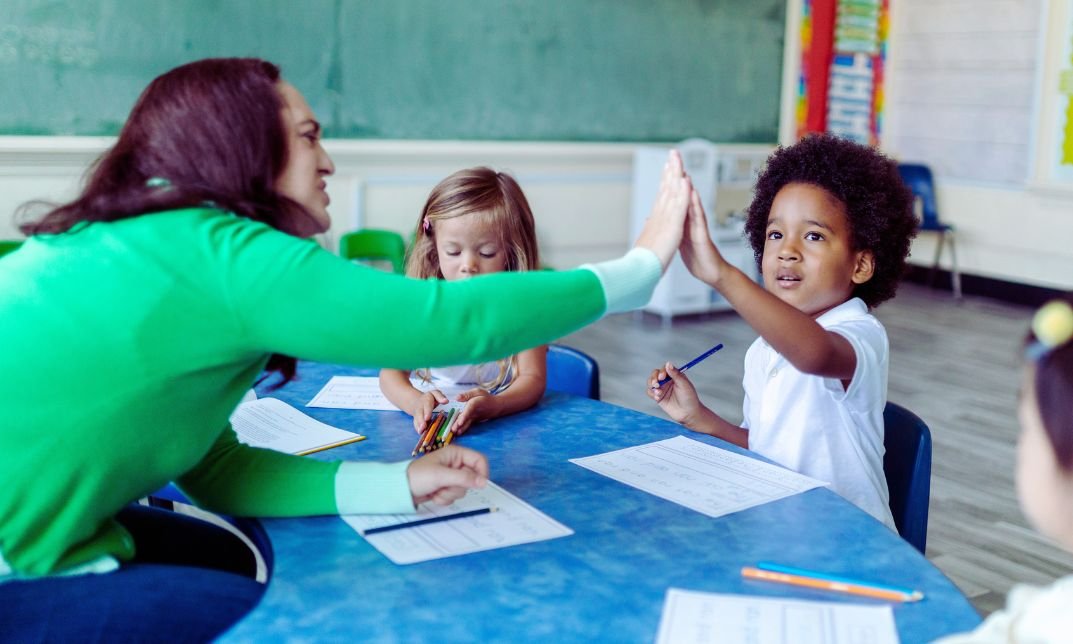 assistant teacher salary per hour