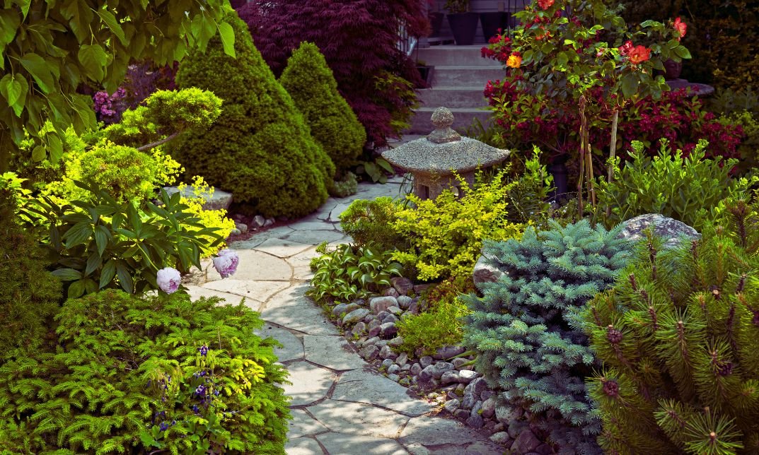 garden design with sleepers and gravel